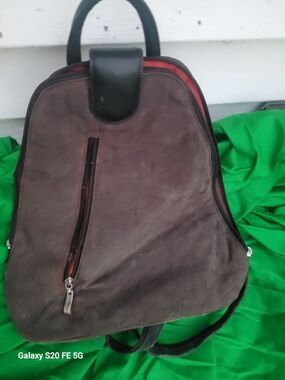 Beggellie Women’s Brown Leather Backpack with Red Zip Accent